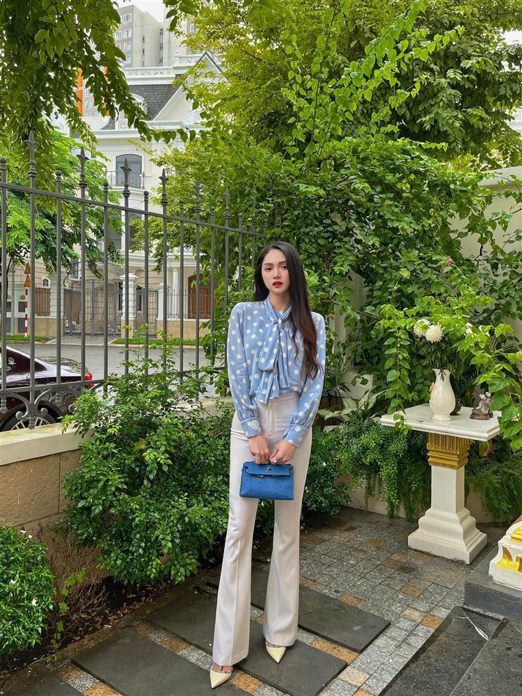 Hương Giang có mặc áo mà như cởi trần trên đất Mỹ-8