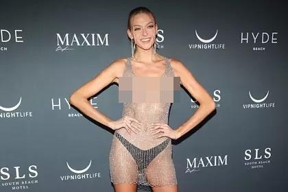 Người mẫu xuất hiện trước công chúng với bộ ngực trần-1