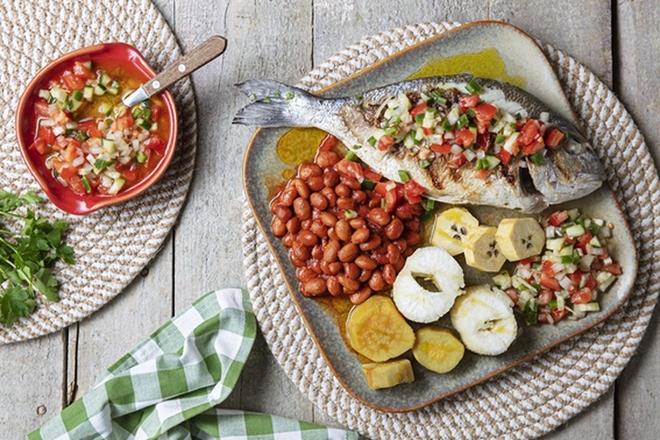 Những đặc sản Thùy Tiên lần đầu ăn thử ở châu Phi cùng Quang Linh-5