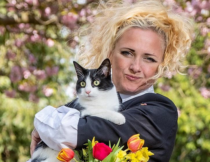 Những đám cưới dị nhất quả đất: Cá sấu, nồi cơm điện cũng thành cô dâu-1