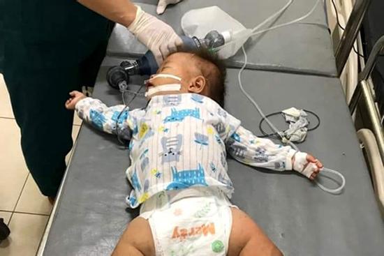 Ghen tuông, bố ép con gái 9 tháng tuổi uống thuốc sâu cùng tự tử