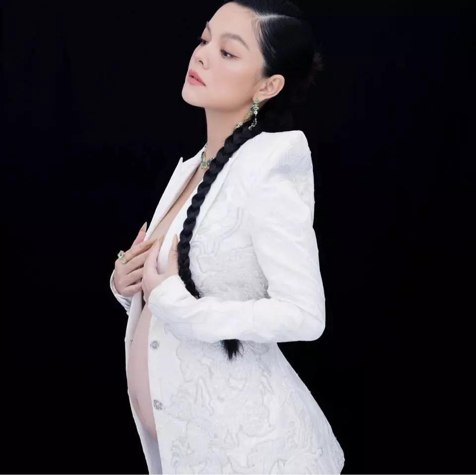 Phạm Quỳnh Anh sinh con thứ 3, bạn trai bí ẩn xuất hiện-7