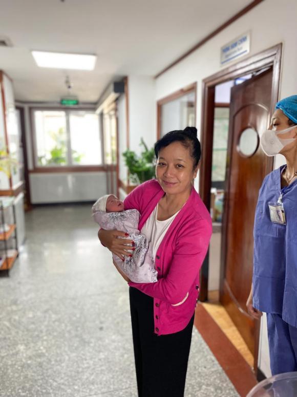 Con gái giỏi giang của nghệ sĩ Chiều Xuân sinh con lần 3-2