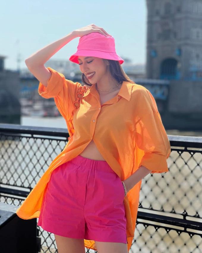 Thùy Tiên diện áo tắm tinh tế nhờ cách mix đồ cao tay-6