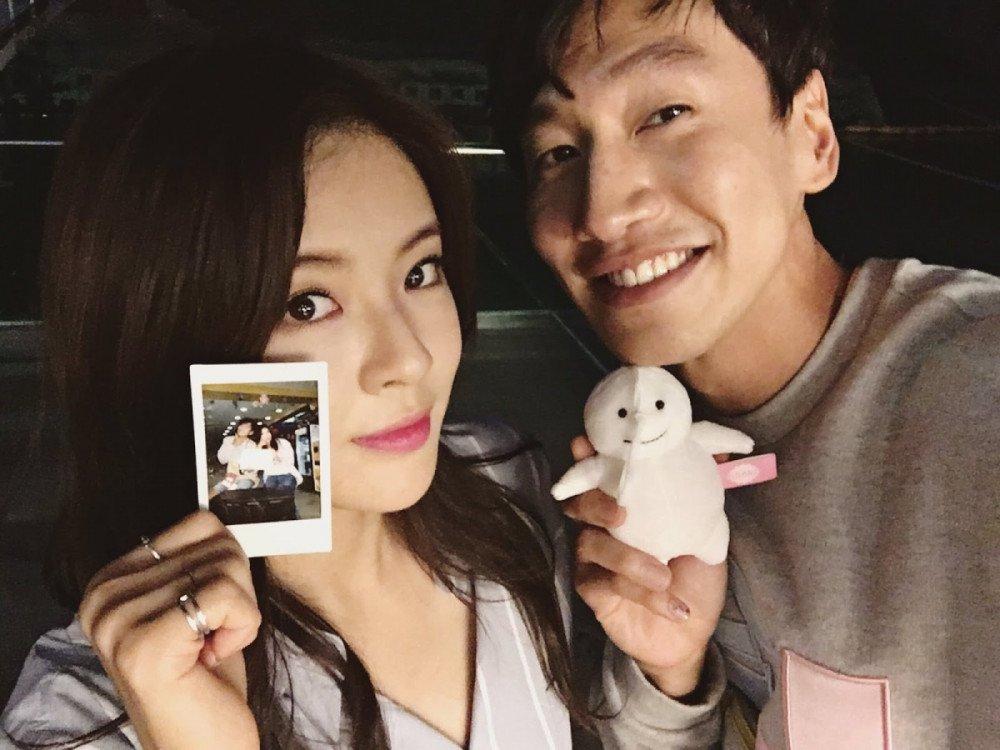 Ảnh hẹn hò hiếm hoi của Lee Kwang Soo và bạn gái