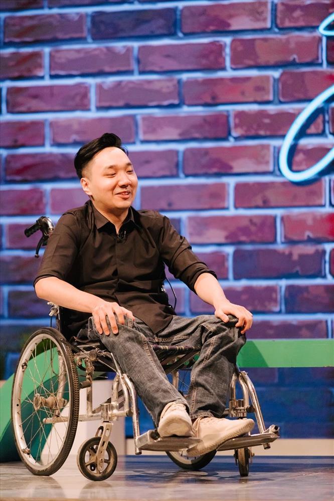 Chàng trai teo tủy sống, liệt 2 chân là chủ nhân kênh Tiktok triệu view-1