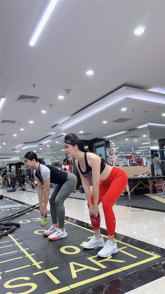 Á hậu Thụy Vân lộ ảnh hở bạo, giật mình body mẹ một con-2