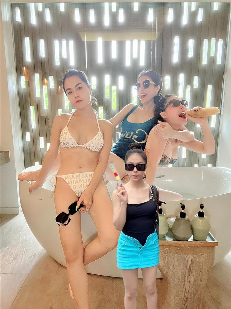 Đoàn Di Băng tung hình bỏng mắt về 3 chị em gái trong nhà tắm-2