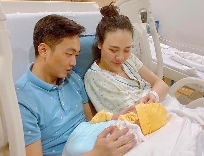 Phạm Quỳnh Anh và loạt mỹ nhân Việt đi đẻ vẫn xinh đẹp bất chấp-11