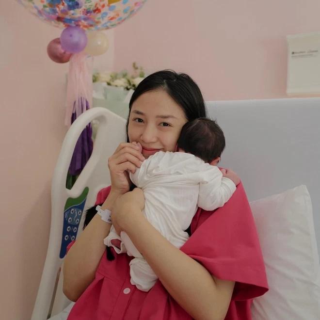Phạm Quỳnh Anh và loạt mỹ nhân Việt đi đẻ vẫn xinh đẹp bất chấp-9