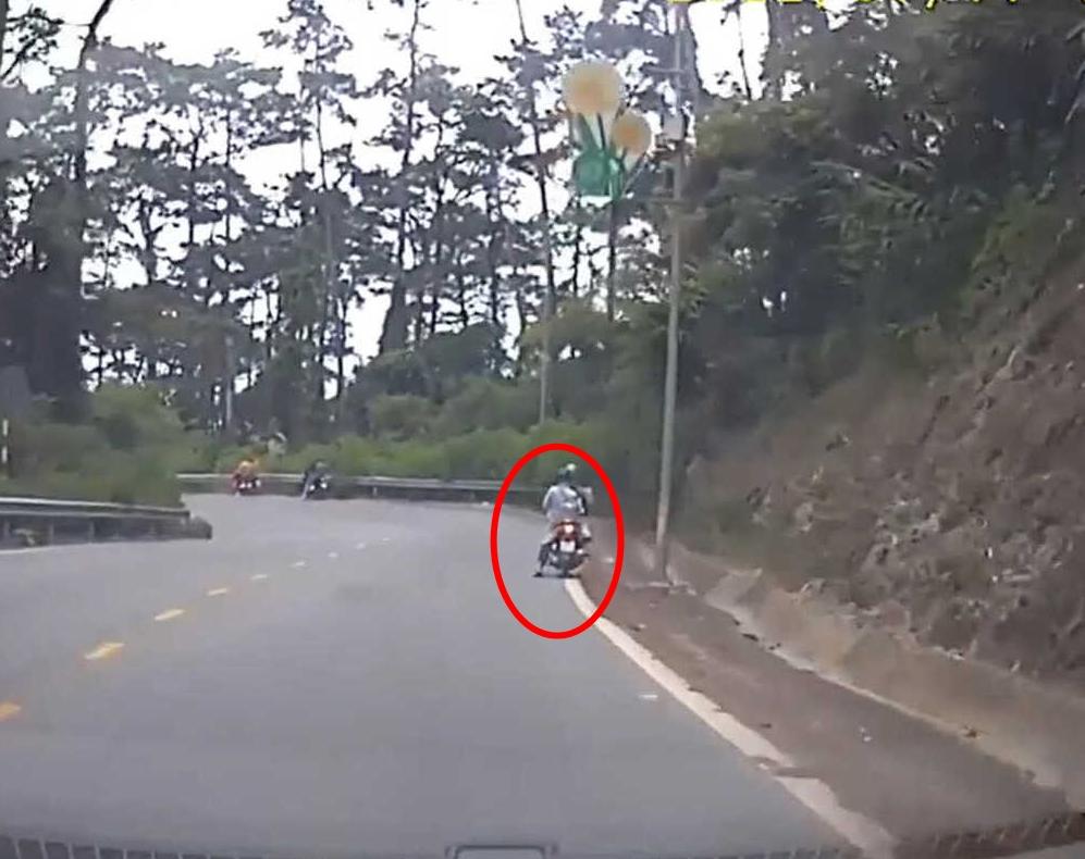 Đã yếu còn đổ đèo Tam Đảo bằng xe ga, đôi trẻ suýt không còn mạng-2