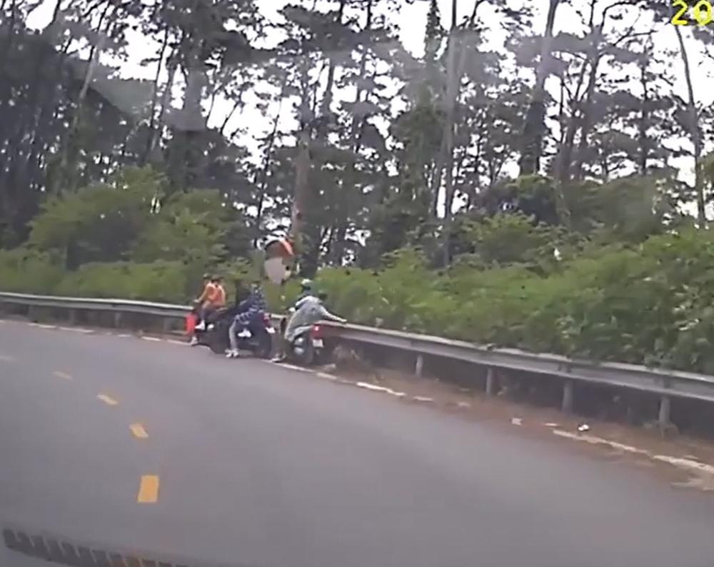 Đã yếu còn đổ đèo Tam Đảo bằng xe ga, đôi trẻ suýt không còn mạng-3