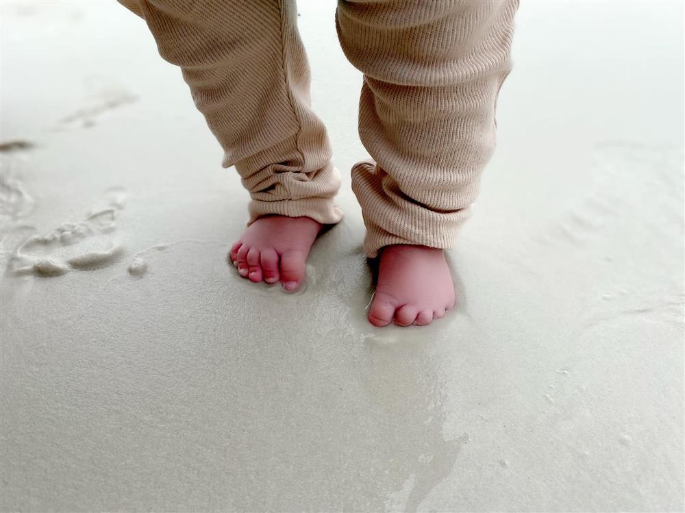 Quý Bình hiếm hoi cho quý tử 4 tháng tuổi lên sóng-2