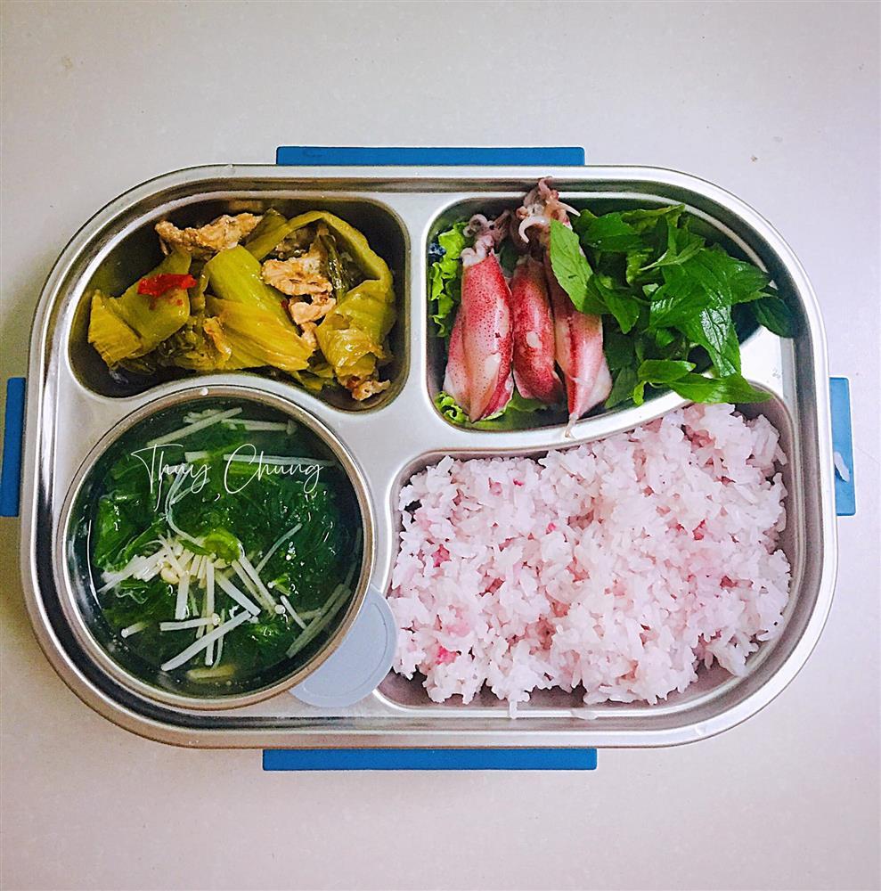 Loạt hộp cơm trưa màu sắc đẹp mắt, ngon miệng mà chỉ mất 40k-10