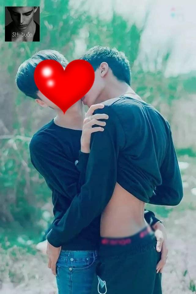 Hai chàng trai hành sự ngay giữa ban ngày trên đồng cỏ-1