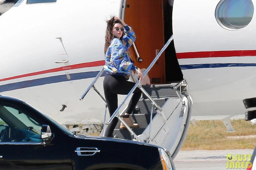 Kylie Jenner bị chỉ trích tội phạm khí hậu vì đi máy bay 12 phút-2