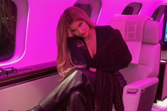 Kylie Jenner bị chỉ trích 'tội phạm khí hậu' vì đi máy bay 12 phút