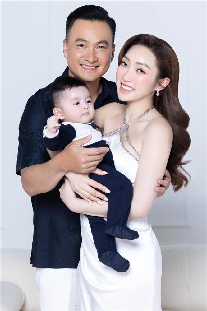 Tin showbiz Việt ngày 21/7: Vợ Chi Bảo rèn con tự lập từ nhỏ-2