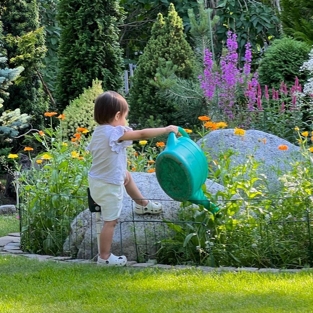 Tin showbiz Việt ngày 21/7: Vợ Chi Bảo rèn con tự lập từ nhỏ-6