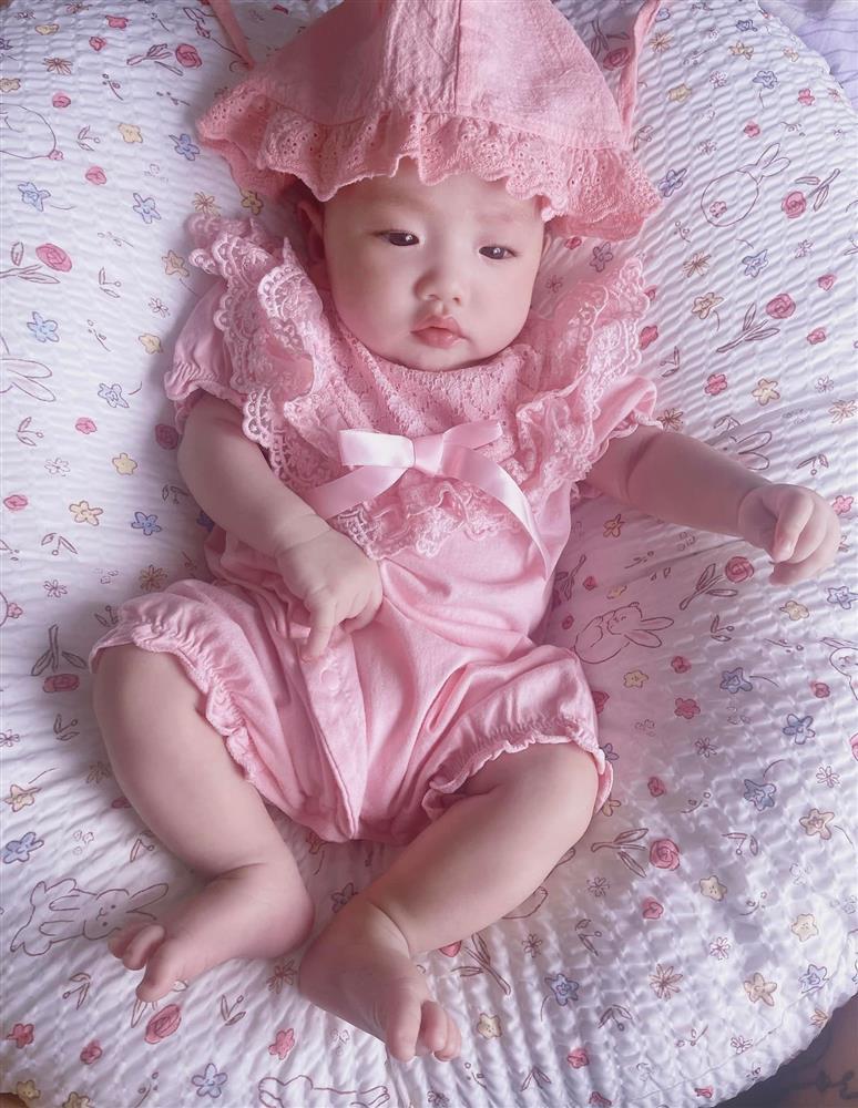 Tin showbiz Việt ngày 21/7: Vợ Chi Bảo rèn con tự lập từ nhỏ-11