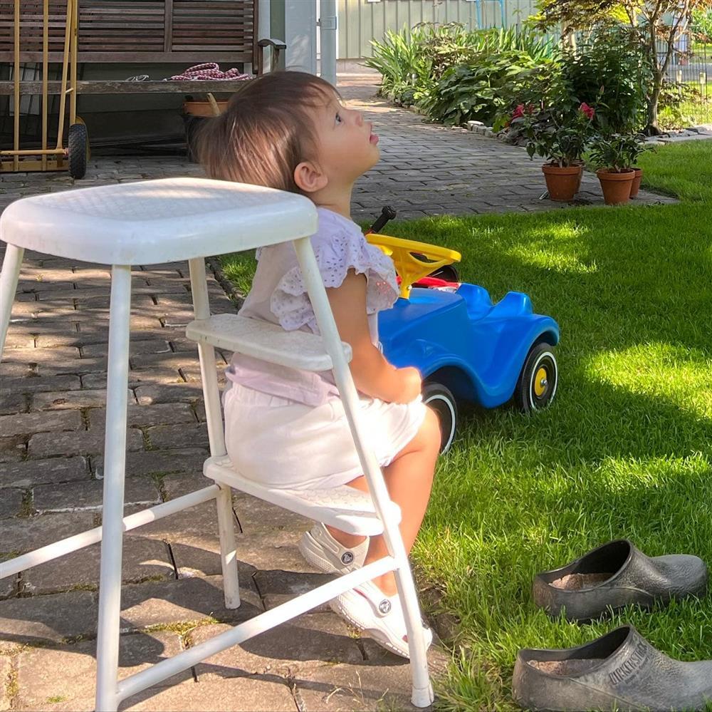 Tin showbiz Việt ngày 21/7: Vợ Chi Bảo rèn con tự lập từ nhỏ-5