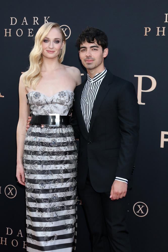 Cứ yêu nhau là mặc đồ đôi, vừa đẹp hình thức lại còn tốt tinh thần-1