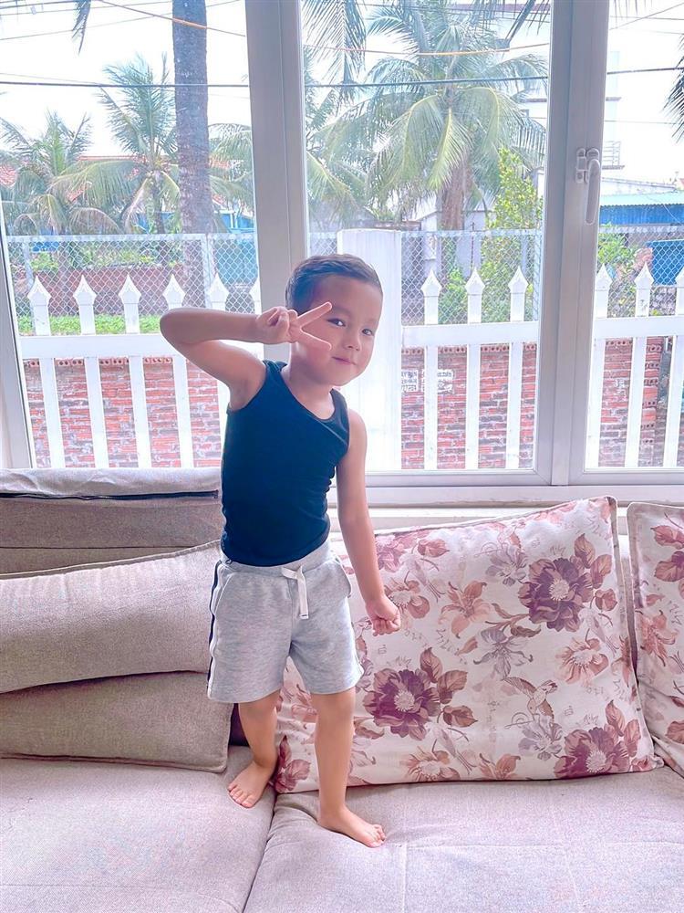 Phạm Hương lặng lẽ về Mỹ, Maximus ra dáng anh cả-10