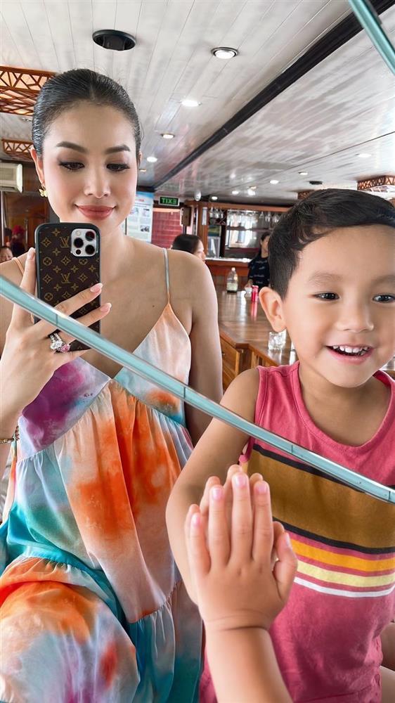 Phạm Hương lặng lẽ về Mỹ, Maximus ra dáng anh cả-9