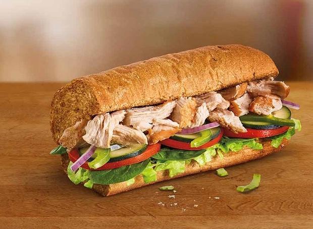 Chỉ vì chiếc bánh mì ăn dở, nữ hành khách bị phạt hơn 40 triệu đồng-1