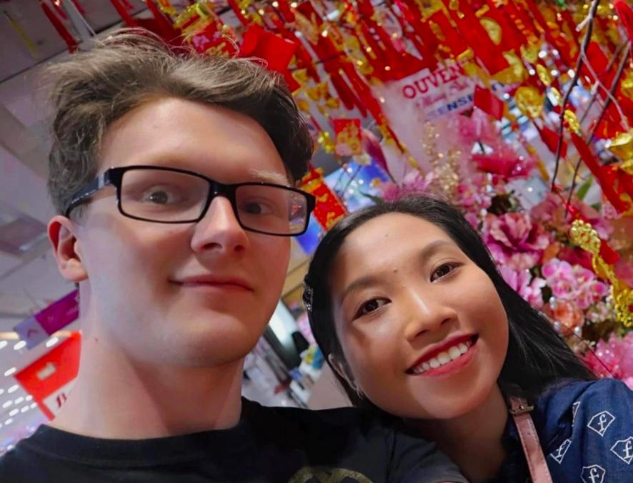 Tự nhận khuyết tật, cô gái Việt bé xíu vẫn khiến chàng Tây say đắm-2