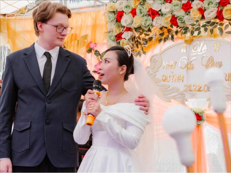 Tự nhận khuyết tật, cô gái Việt bé xíu vẫn khiến chàng Tây say đắm-6