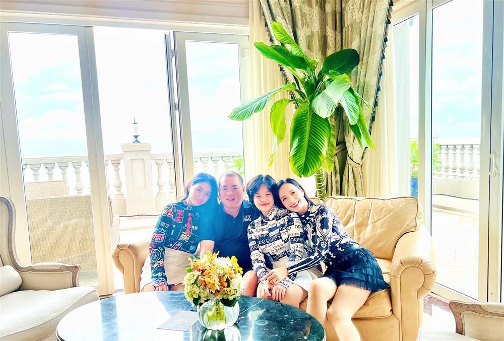 Thúy Hạnh tụt hạng nhan sắc trước 2 ái nữ trổ mã xinh đẹp-9