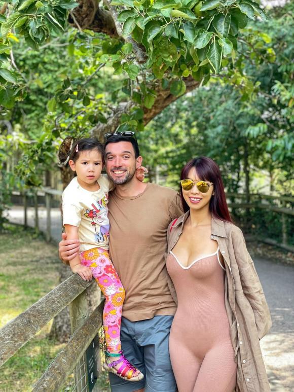 Hà Anh khoe vòng 1 tràn bờ đê đến ngộp thở ở quê chồng-5