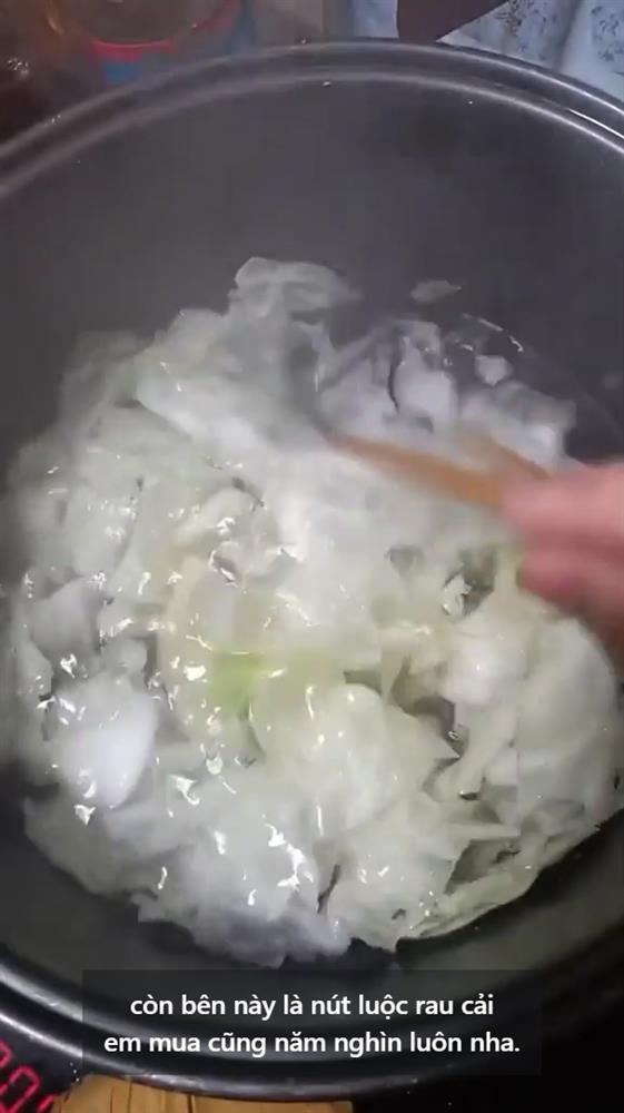 Cô nàng đi chợ mua 5k thịt, khẳng định 10k nấu được bữa cơm 5 người-4