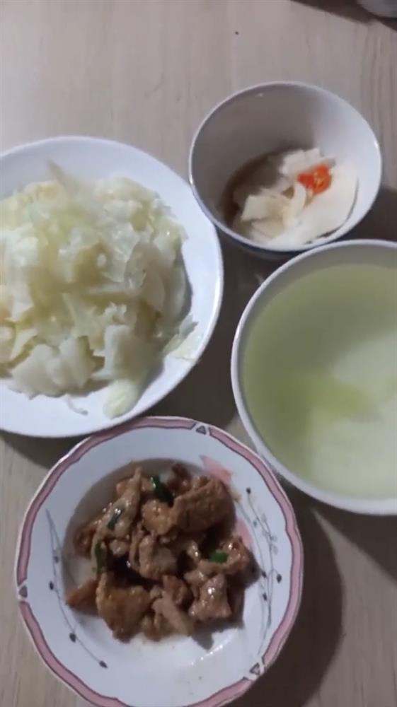 Cô nàng đi chợ mua 5k thịt, khẳng định 10k nấu được bữa cơm 5 người-5