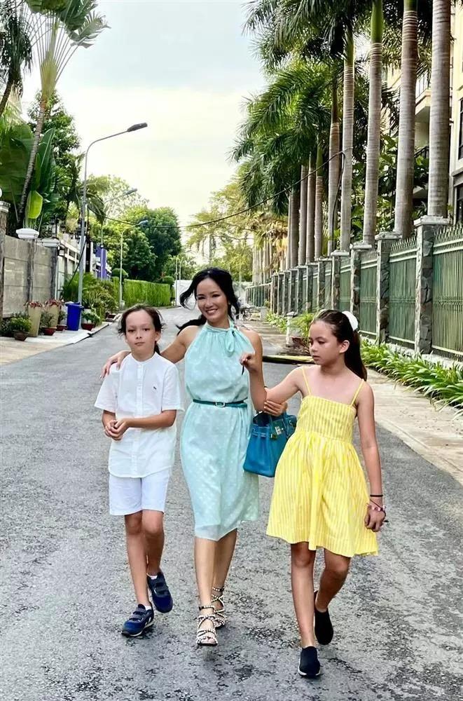 Hết xỏ guốc của mẹ, con trai Lệ Quyên để tóc dài như thiếu nữ-6