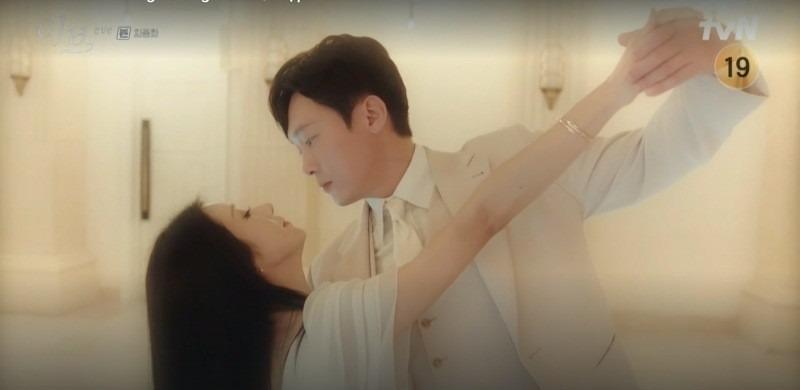 Seo Ye Ji bị ném đá vì tôn vinh tiểu tam trên phim-5