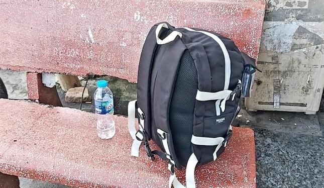 Mang cục đất vào hàng vàng, ép chủ tiệm mua-2