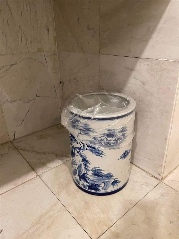 Hí hửng đi du lịch khách sạn 4 sao, đồ dùng trong phòng sao... sợ lắm-5