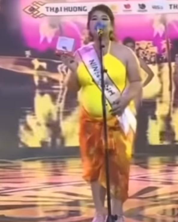 Thí sinh ôm bụng bầu 6 tháng thi hoa hậu, dân mạng ngán ngẩm-4