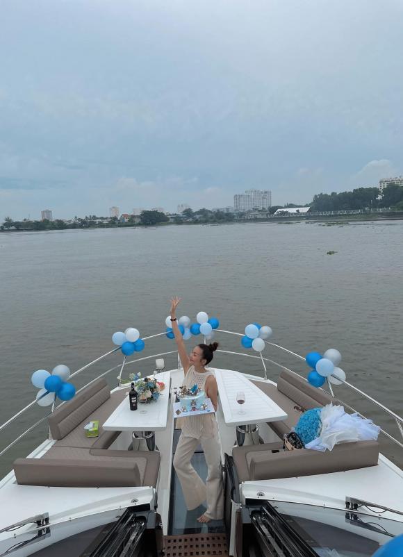 Vừa xây biệt thự chục tỷ, Thanh Hằng tổ chức sinh nhật trên du thuyền-1
