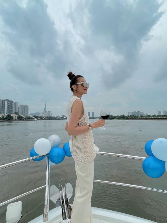 Vừa xây biệt thự chục tỷ, Thanh Hằng tổ chức sinh nhật trên du thuyền-2
