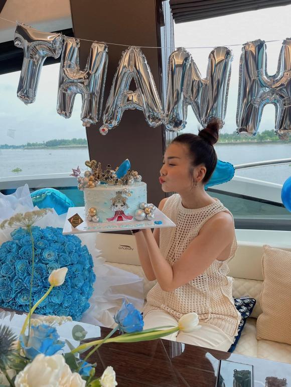 Vừa xây biệt thự chục tỷ, Thanh Hằng tổ chức sinh nhật trên du thuyền-6