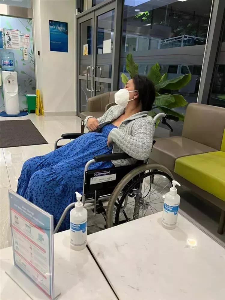 Vợ Lê Dương Bảo Lâm phải lấy dây đỡ bầu sát ngày sinh-4