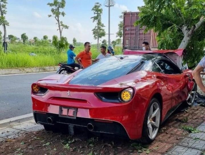 Chủ nhân chiếc Ferrari lên tiếng việc siêu xe bị tai nạn ở Long Biên-1