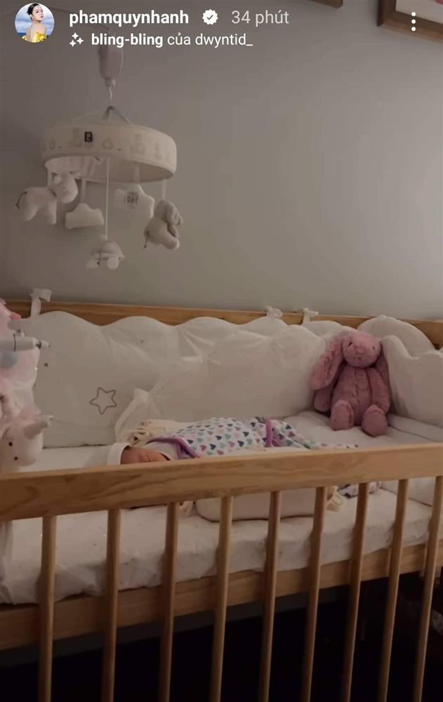 Phạm Quỳnh Anh lần đầu khoe cận mặt con gái sơ sinh-3