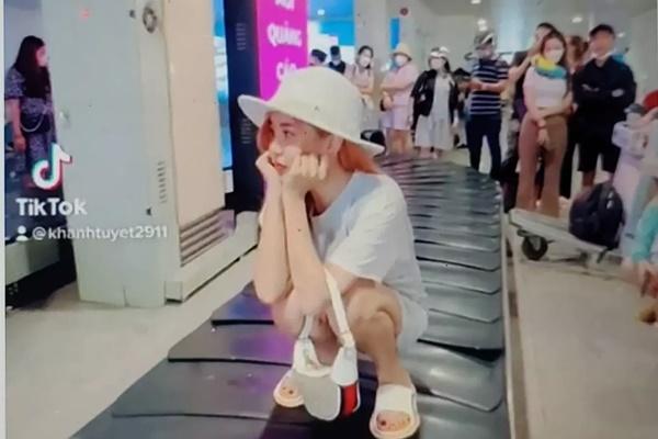 Phẫn nộ trước phản ứng của nữ TikToker ngồi trên băng chuyền hành lý-3