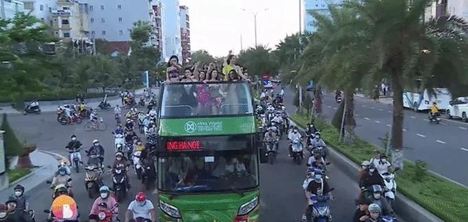 Miss Universe diễu hành biển có phản cảm như Miss World Vietnam?-1