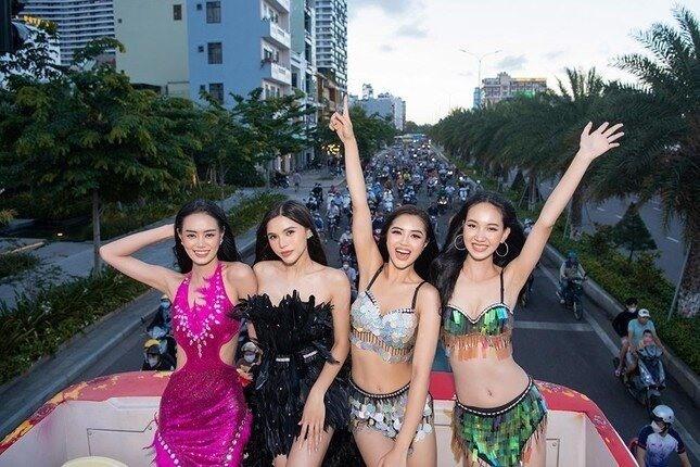 Miss Universe diễu hành biển có phản cảm như Miss World Vietnam?-2