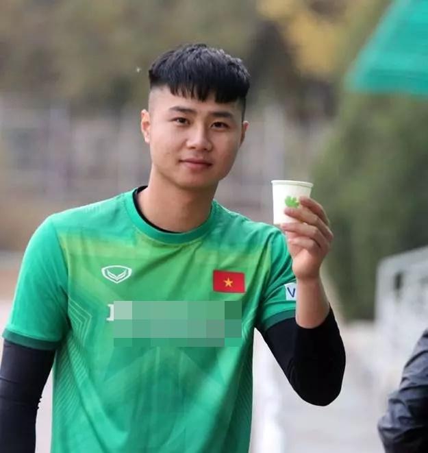 Soi tình trường của Văn Toản trước nghi vấn bỏ con với bạn gái-2